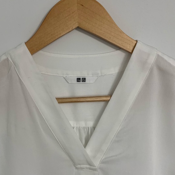 Uniqlo White V-neck Blouse Top - Picture 5 of 7